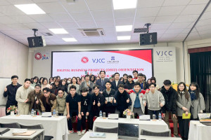 BUỔI ĐỊNH HƯỚNG CHO CHUỖI MÔN HỌC DỰ ÁN KINH DOANH SỐ (DBIZ) VÀ KHỞI ĐỘNG MÔN HỌC DBIZ 1 CHO SINH VIÊN CHƯƠNG TRÌNH CỬ NHÂN KINH DOANH SỐ KHOÁ 62 